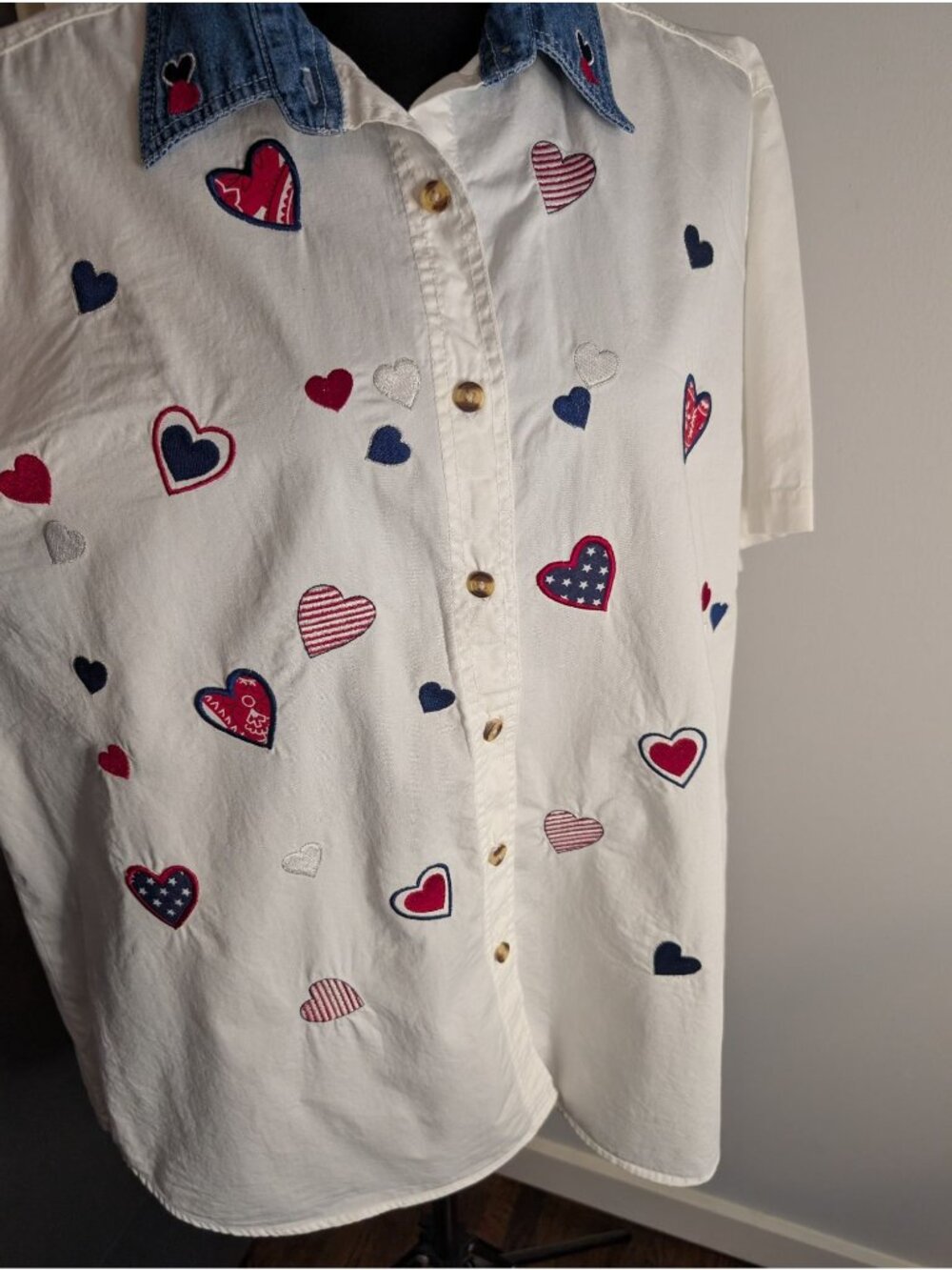 90s's Bobbie Brooks White Button-Up W/ Denim Collar & Embroidered Hearts - XL - Picture 2 of 6